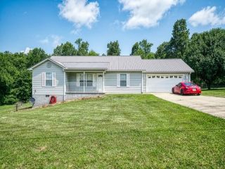 Foreclosed Home - 717 GRACE HILL DR, 38571