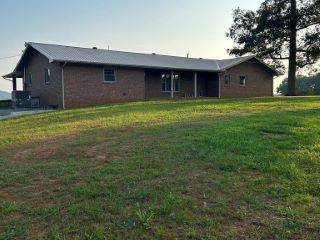 Foreclosed Home - 1367 BURGESS FALLS RD, 38583