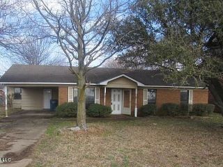 Foreclosed Home - 813 SASSE ST, 38614