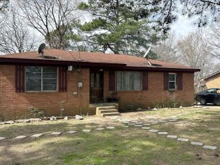 Foreclosed Home - 433 TAYLOR ST, 38619
