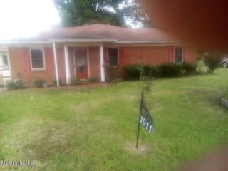 Foreclosed Home - 1011 E PARKWAY DR, 38732