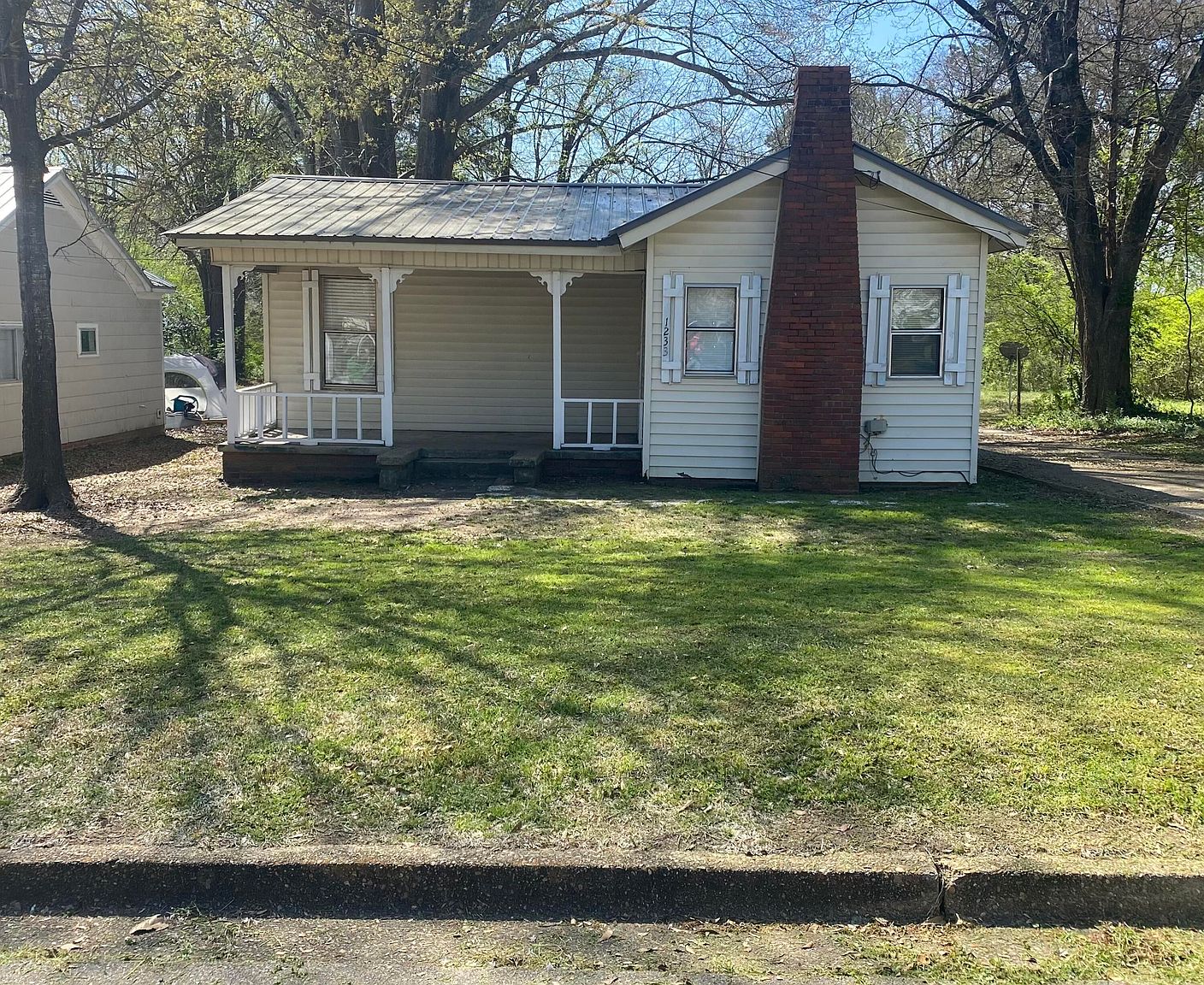 Foreclosed Home - 1233 CENTRAL AVE, 38801