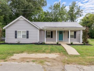 Foreclosed Home - 106 E 4TH ST, 38834