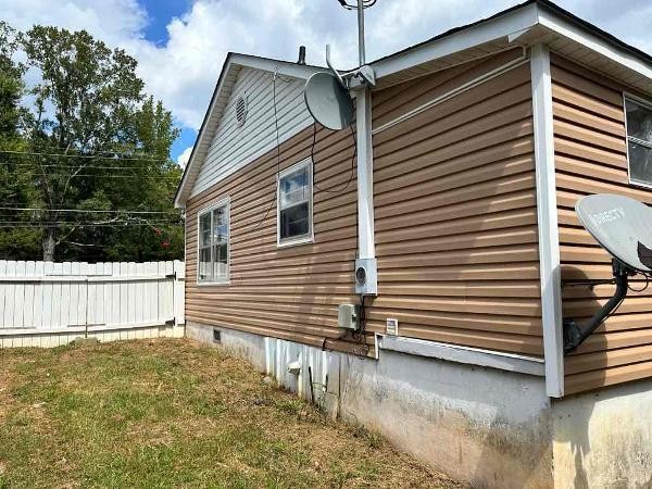 Foreclosed Home - 507 W 3RD ST, 38852