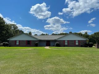Foreclosed Home - 231 LAKE DR, 38863