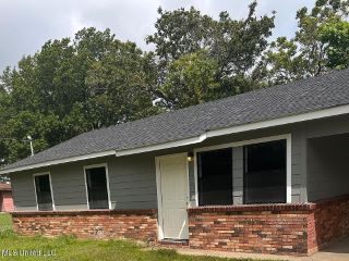 Foreclosed Home - 402 ELM ST, 39038
