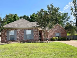 Foreclosed Home - 320 FAIRVIEW DR, 39047