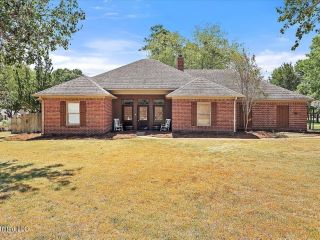 Foreclosed Home - 605 CLIFFVIEW DR, 39047