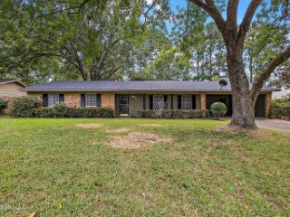 Foreclosed Home - 1216 MANCHESTER DR, 39056
