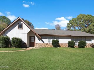 Foreclosed Home - 1503 ROSEMONT DR, 39056