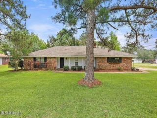 Foreclosed Home - 205 WESTOVER DR, 39074