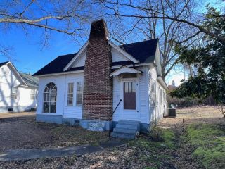 Foreclosed Home - 110 N WELLS ST, 39090
