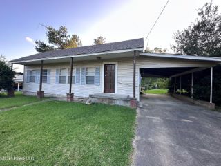 Foreclosed Home - 406 OAK ST, 39114