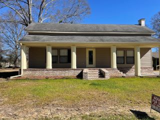 Foreclosed Home - 226 SPRING ST, 39168