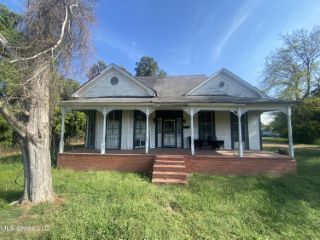Foreclosed Home - 738 W BROADWAY ST, 39194