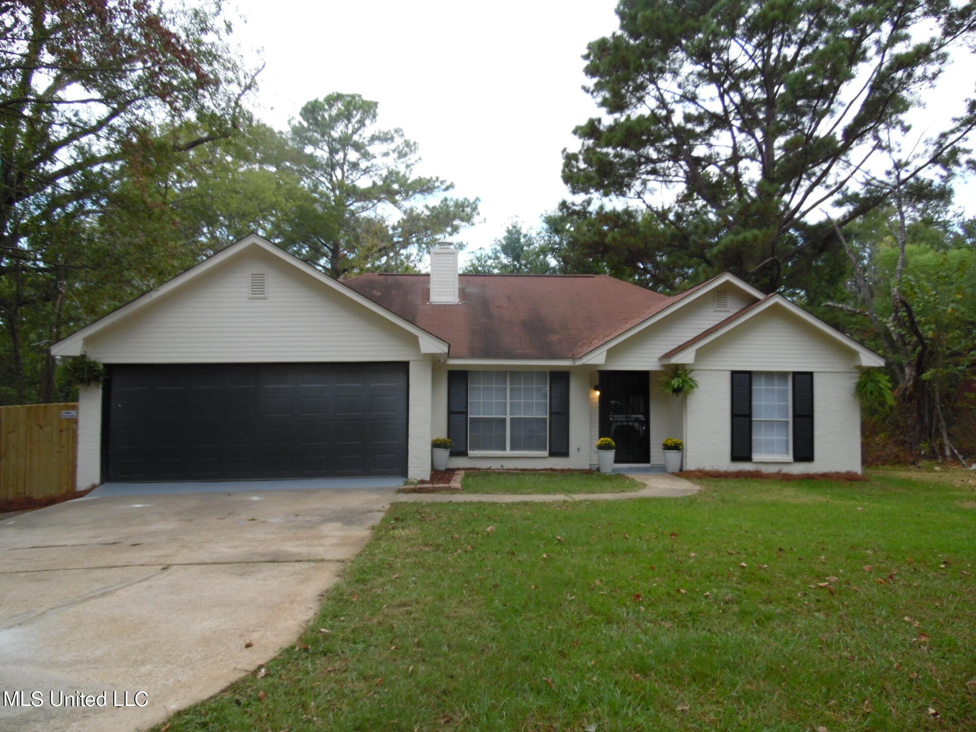 Foreclosed Home - 2313 HICKORY DR, 39204