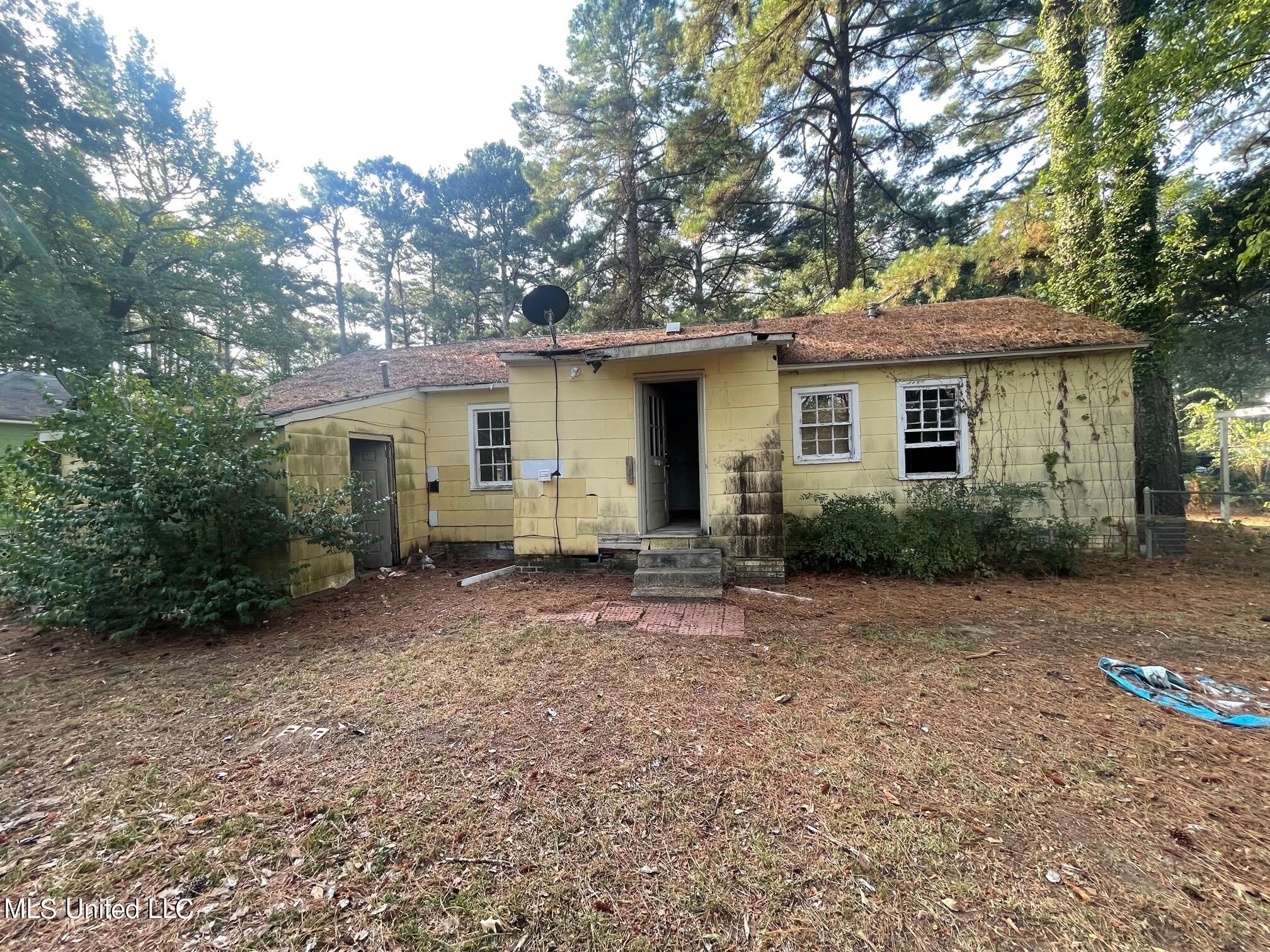 Foreclosed Home - 746 WOODBURY RD, 39206