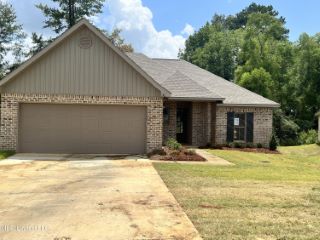 Foreclosed Home - 142 SERENITY LN, 39208