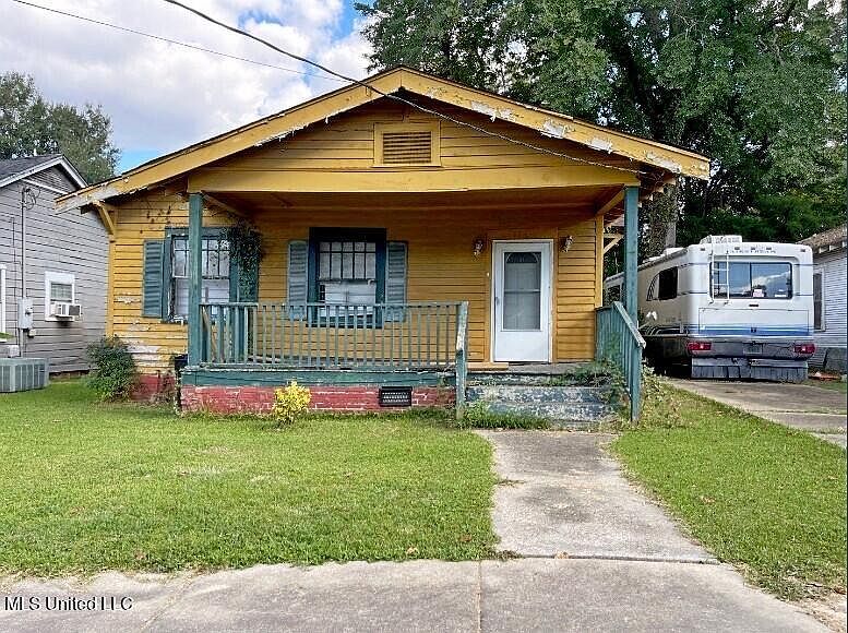 Foreclosed Home - 136 MARION AVE, 39209