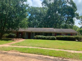 Foreclosed Home - 5054 Riverwood Cir, 39211