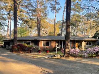 Foreclosed Home - 4010 PINEWOOD DR, 39211