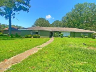Foreclosed Home - 5506 MEADOW OAKS PARK DR, 39211