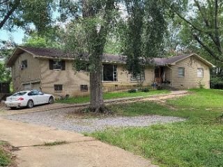 Foreclosed Home - 1352 E NORTHSIDE DR, 39211