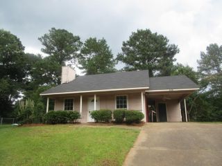 Foreclosed Home - 626 David Cove, 39212