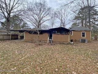 Foreclosed Home - 115 STOKES ROBERTSON RD, 39212
