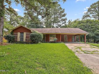 Foreclosed Home - 152 W WOODCREST DR, 39212