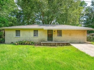 Foreclosed Home - 11 WOODS AVE, 39401