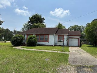 Foreclosed Home - 302 W DEVALL ST, 39437