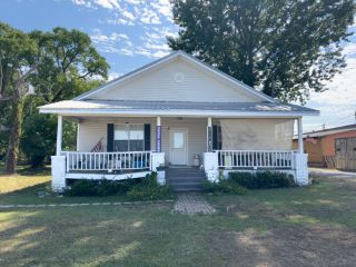 Foreclosed Home - 113 N RAILROAD AVE, 39465