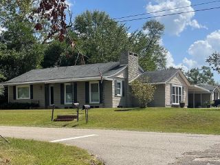 Foreclosed Home - 205 W MCCLENDON ST, 39470