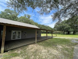 Foreclosed Home - 1179 HUBERT DEDEAUX RD, 39556