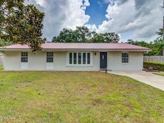 Foreclosed Home - 8386 COUNTY FARM RD, 39560