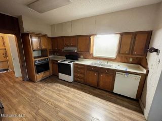 Foreclosed Home - 20471 TWIN LAKES DR, 39574