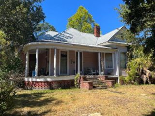 Foreclosed Home - 145 W MYRTLE ST, 39652