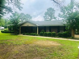 Foreclosed Home - 409 Sylvan Rd, 39702