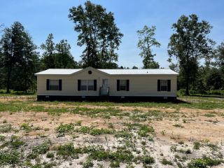 Foreclosed Home - 205 PINE LAKES DR, 39828
