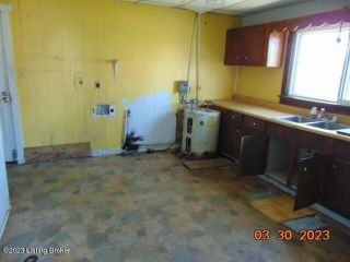 Foreclosed Home - 9889 HIGHWAY 421 N, 40045