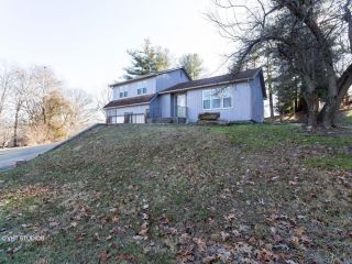Foreclosed Home - 1381 Lakeshore Pkwy, 40108