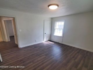 Foreclosed Home - 2705 ALGONQUIN PKWY, 40210