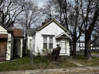 Foreclosed Home - 2103 W ORMSBY AVE, 40210