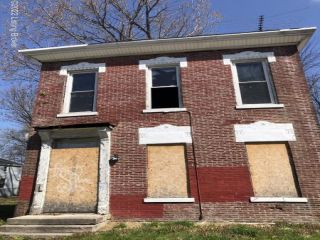 Foreclosed Home - 2331 W CHESTNUT ST, 40211