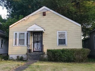 Foreclosed Home - 3302 W KENTUCKY ST, 40211