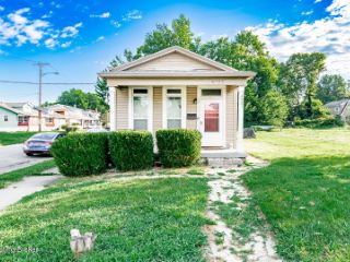 Foreclosed Home - 4521 W MARKET ST, 40212