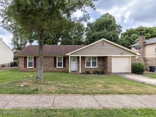 Foreclosed Home - 8904 RAINTREE DR, 40220