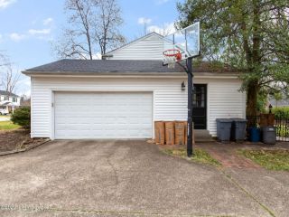 Foreclosed Home - 6702 BEDFORD LN, 40222
