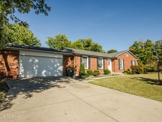Foreclosed Home - 10605 HELMSDALE LN, 40243